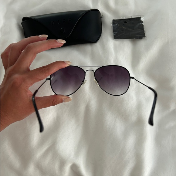 DIFF Cruz black new without tags aviators case included - Picture 2 of 3